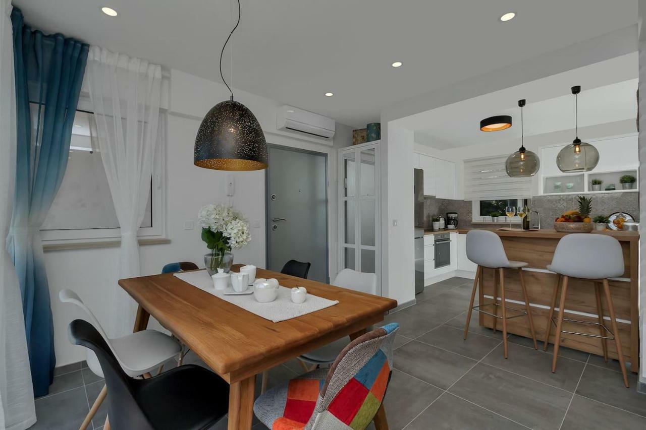 Charming Apartment Tissa With Sea View Макарська Екстер'єр фото