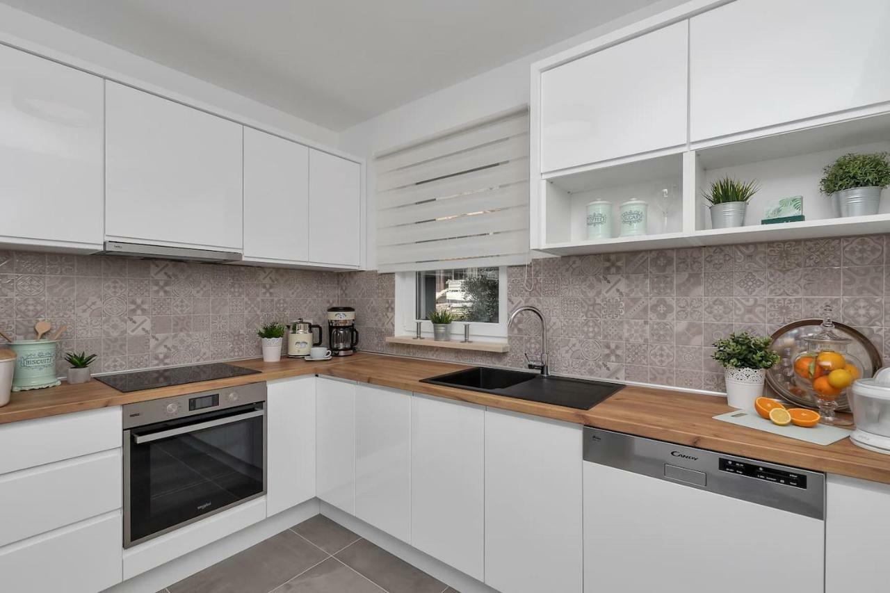 Charming Apartment Tissa With Sea View Макарська Екстер'єр фото